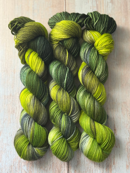 Envy’s Embrace [Dyed to Order]